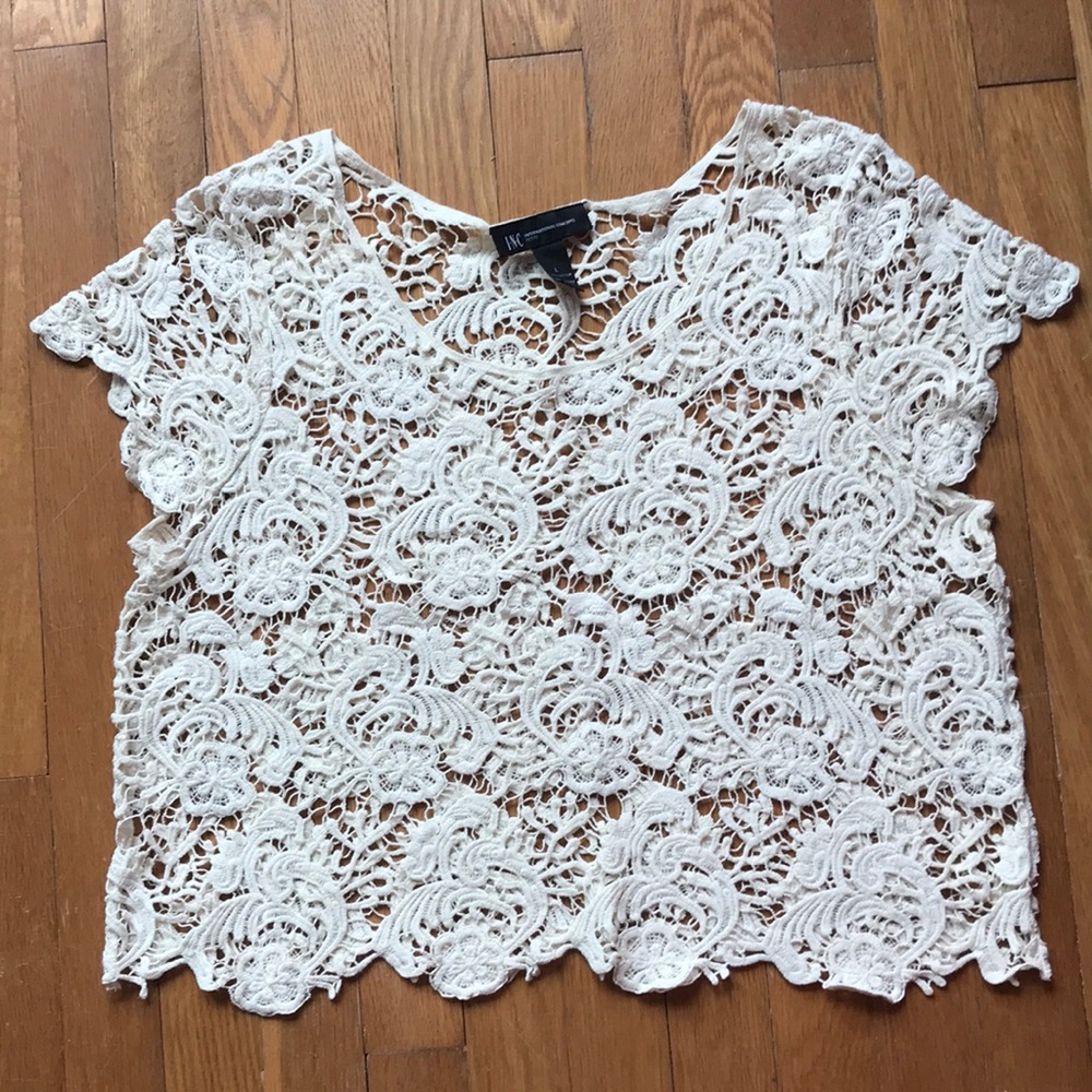 Summer floral laced top!